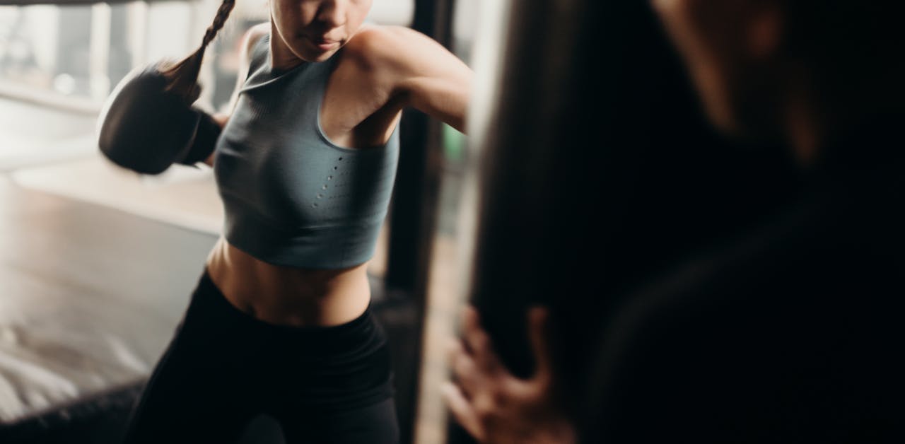 Stołeczny Garnizon Policji włącza się w obchody 100-lecia Kobiet w mundurze. Kurs samoobrony dla policjantek i pracownic cywilnych.